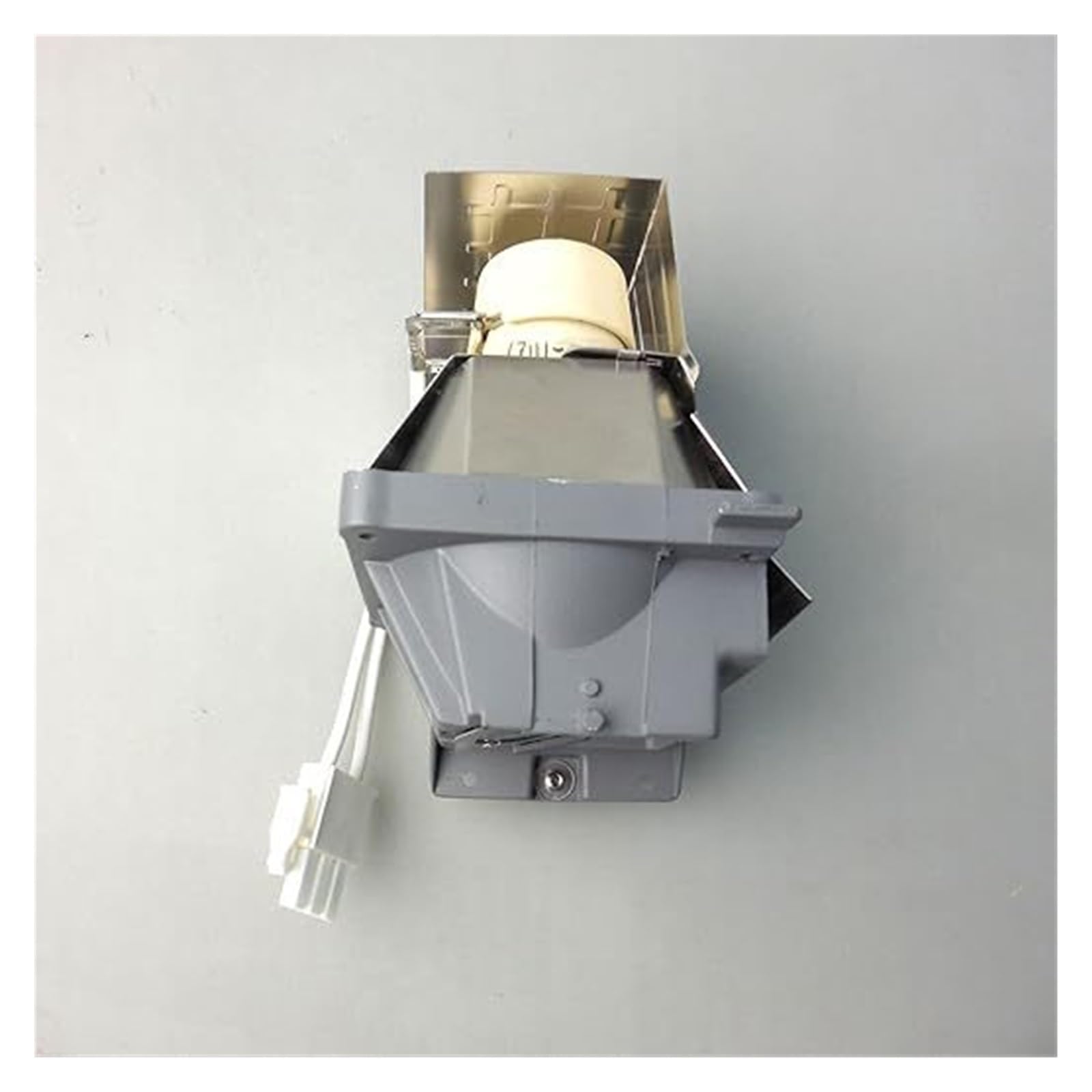 Lampa projekcyjna MC.JL511.001 jest kompatybilna z projektorami H5381BD, H5383BD i P1385W(CBH)