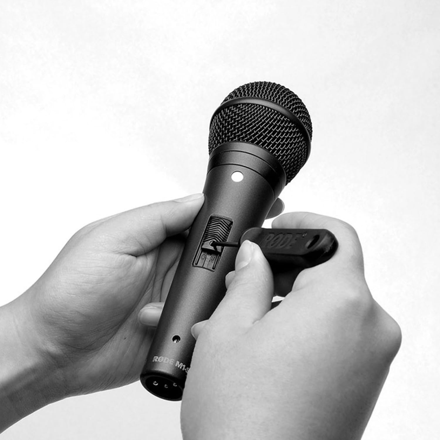 Rode M1-S Dynamisches Mikrofon für Gesang und Live-Auftritte mit keepdrum Mikrofonständer und Kabel
