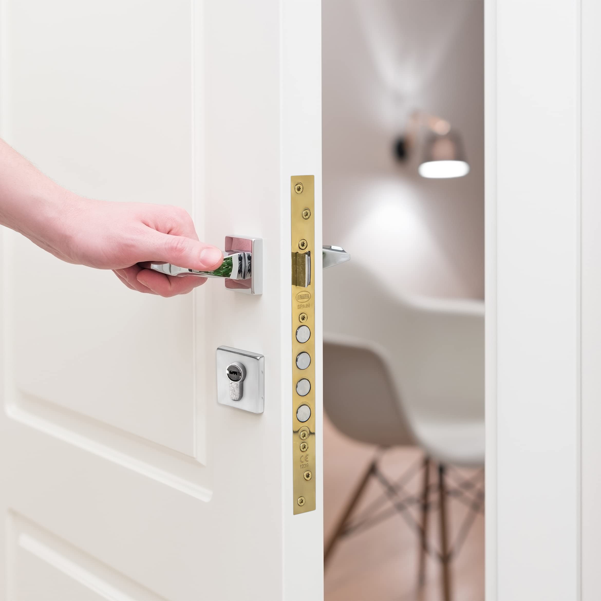 Amig - Serratura a incasso Mod. 100 base per porte in legno di ingresso | con maniglia reversibile | Per maniglie di quadrato 8 mm | in acciaio con finitura cromata opaca