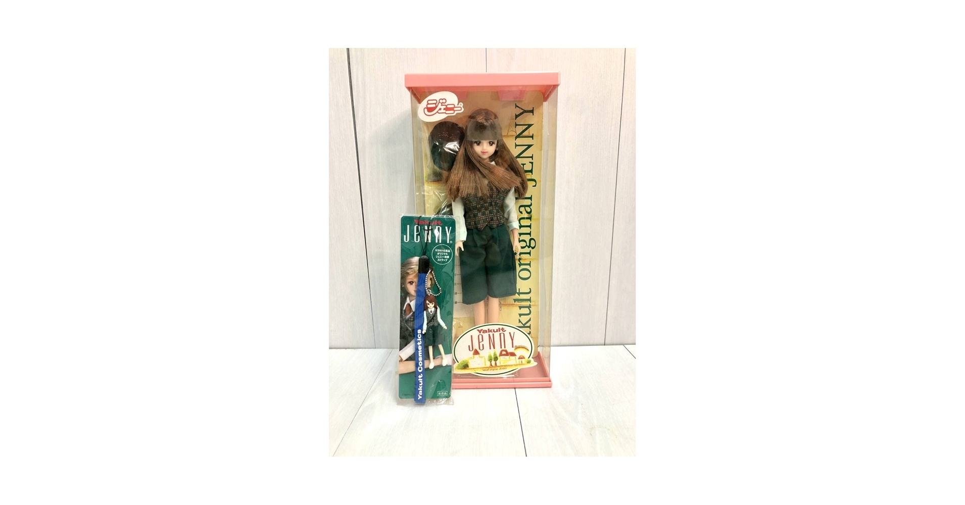 ヤクルト非売品　ジェニーストラップ 赤 ヤクルト非売品 ジェニーストラップ 赤 - メルカリ