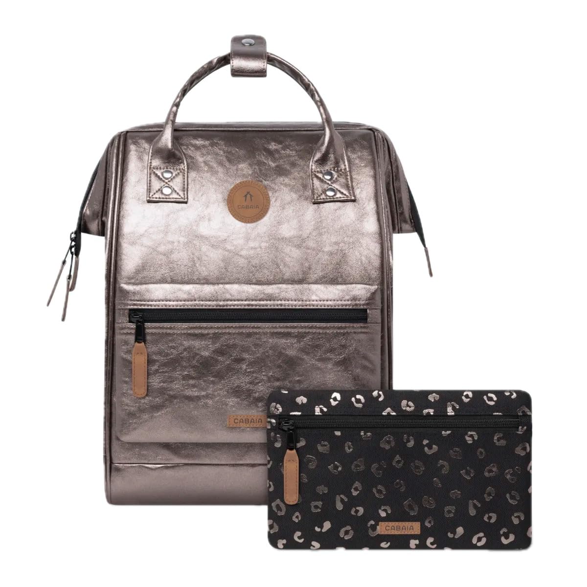 CABAIA - Sac à Dos Adventurer Louisville - Medium 18L - Déperlant - Compartiment Ordinateur Portable 13" - 2 Poches - Certifié Vegan - Sac Voyage, Affaires, École pour Homme et Femme - Marron