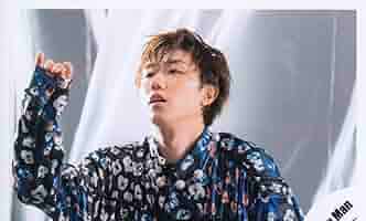 Amazon.co.jp: Snow Man 公式 生 写真（阿部亮平）SM02573