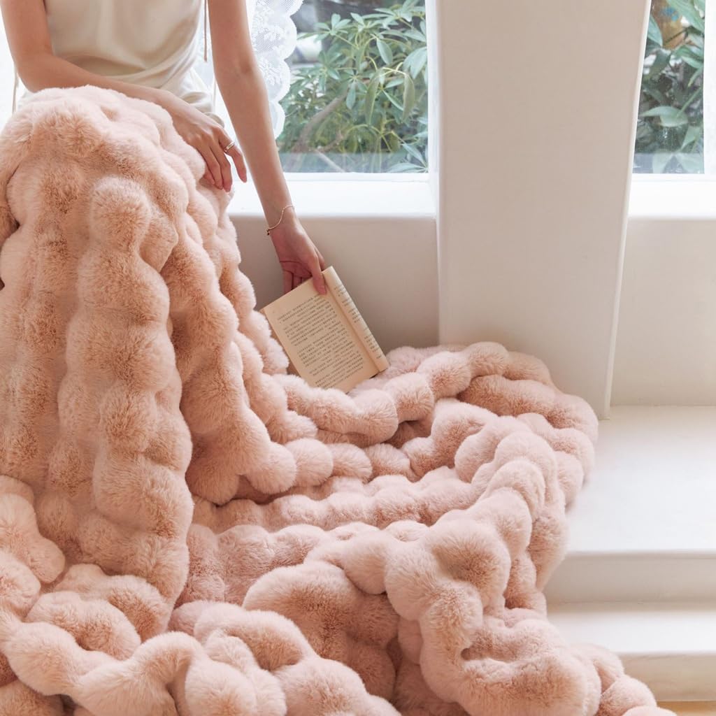 Faux fur Throw Blanket Fluffy, Soft Warm Rabbit Plush Blankets Lightweight Reversible Throws for Sofa Large Fluffy Versatile Blanket bed Throw for Bedroom, Couch, Travel, Camping(Pink,200x230cm)