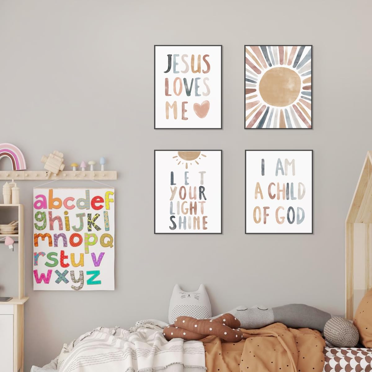 PLKMN 'Jesus Loves Me' wydruki ścienne, dziecko Boże, inspirujące wersety biblijne boho słońce dekoracja do pokoju dziecięcego pokoju dziecięcego, prezenty dla dzieci, 25 x 20 cm, zestaw 4 szt.,