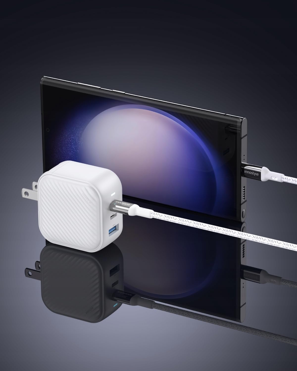 Cargador Innostyle Mini Cube GAN 65W, 3 Puertos USB-A y USB-C, Carga Rápida, Viaje, Enchufe Switch-and-go, Compacto y Eficiente, Compatible con iPhone, Galaxy, iPad.
