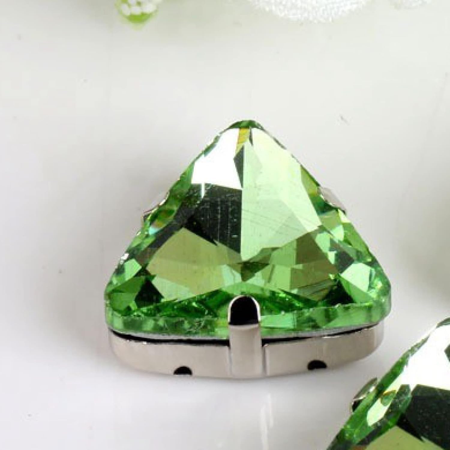 przyszyć dżetów, 18 mm 50 szt./opakowanie Szklane kryształki w kształcie trójkąta z pazurkami, metalowa podstawa, klamra, kryształowy kamień, diament(Aquamarine)