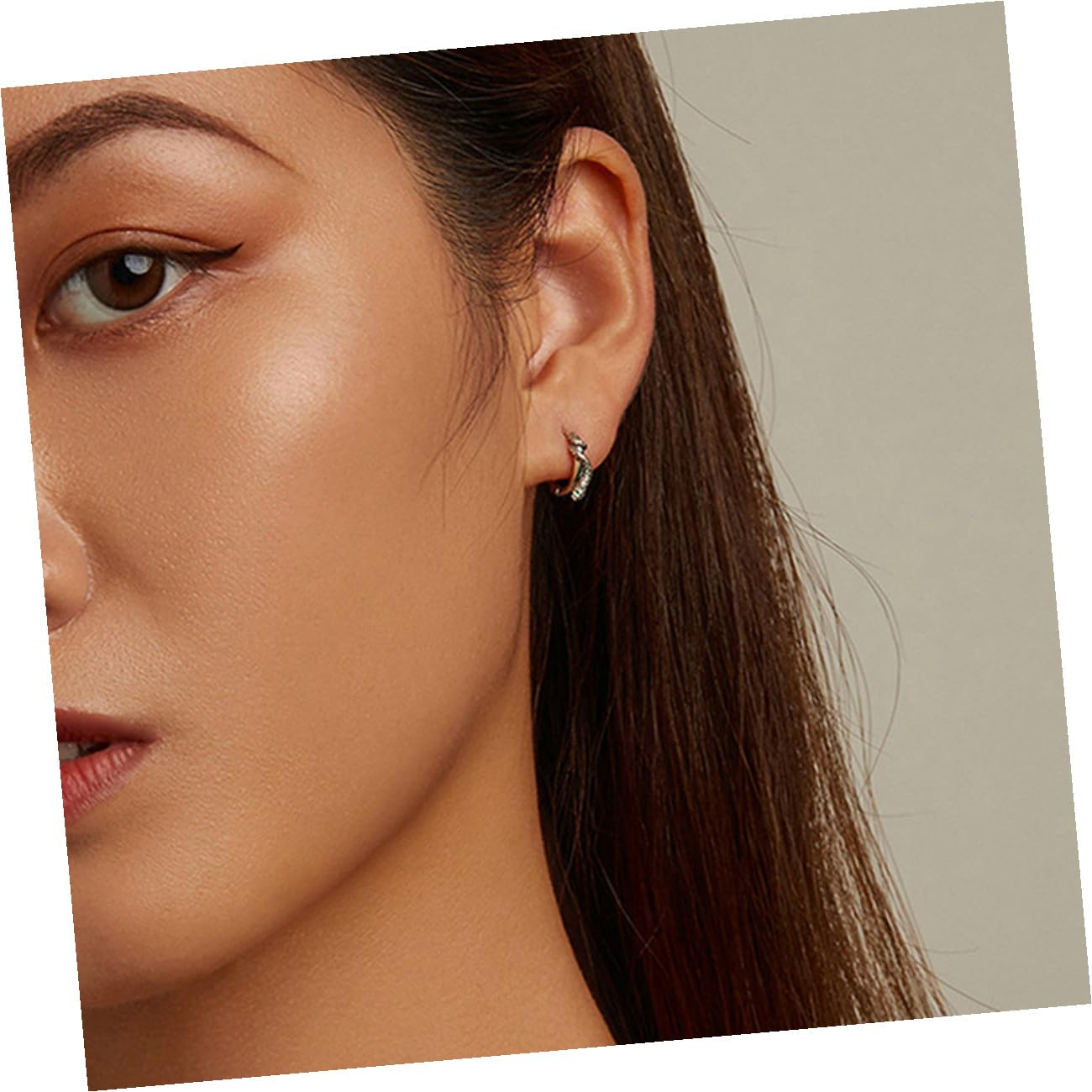 Hohopeti 2 Paare Sterling Silber Schlangen Ohrringe Damen Ohrstecker mit Grünem Zirkonia Hypoallergen Minimalistisches Design Sicherer Verschluss Modische Schmuckstücke für Alltag und