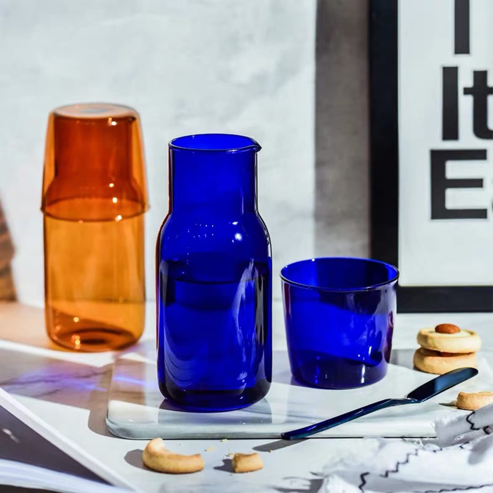 KAYKAI Pichet à eau en verre avec couvercle et bec verseur, grande carafe d' eau froide et chaude de 2 L avec poignée, pichet à boisson et à eau, bouteille d'eau froide pour thé glacé et jus, rayé L