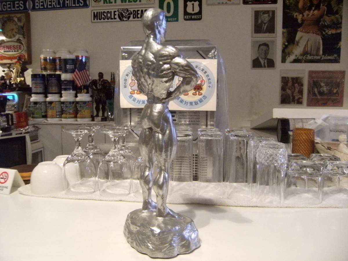 Amazon.co.jp: 選手権大会 ボディビル トロフィー 置物 オブジェ