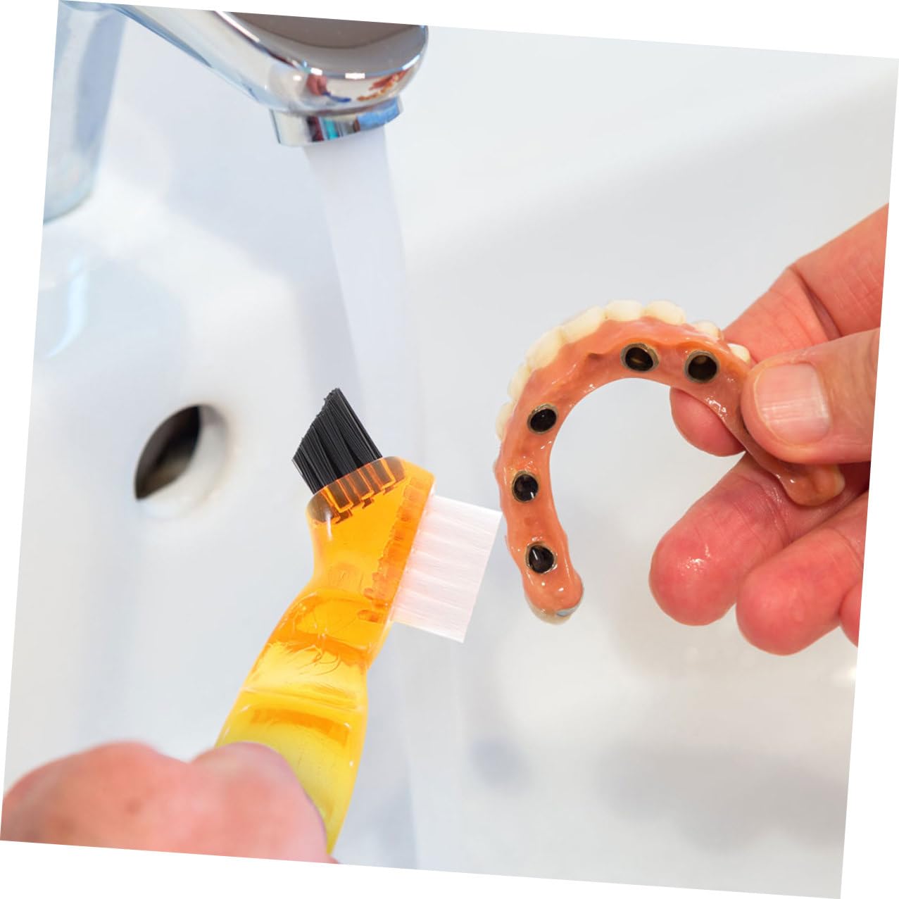 Set 3 Pezzi Spazzolino per Dentiera Piccolo Multifunzionale a Doppia Testa Pulizia Protesi Portatile per Uso Domestico Ergonomico per Igiene Orale Quotidiana