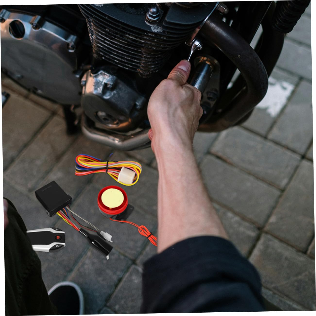 STOBAZA Kit Antifurto Moto Allarme Bidirezionale e Avvio Remoto, Dispositivo di Blocco Automatico Motore in Plastica Telecomando, per Sicurezza Motociclette
