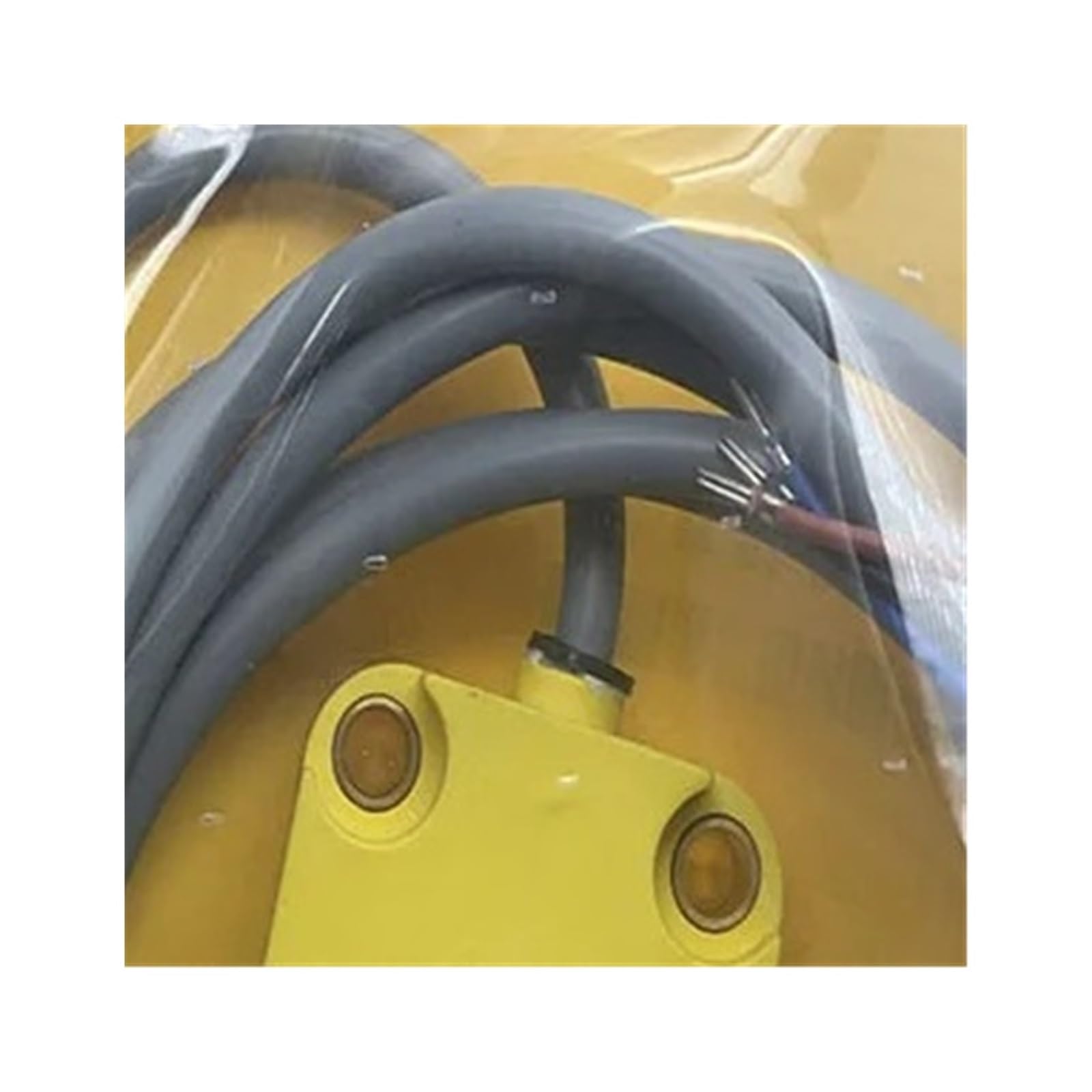 Capteur BI1-EH04-AP6X pour espace restreint avec connecteur M8 incliné 0.25m