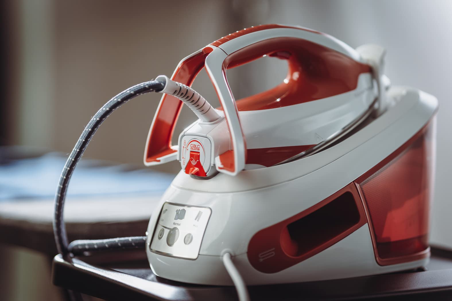 Tefal SV8110 - Planta de vapor Express Power, potencia de vapor potente, tecnología sin configuración, tanque de agua 1.8 L, vapor vertical, fabricado en Francia, Eco Stand