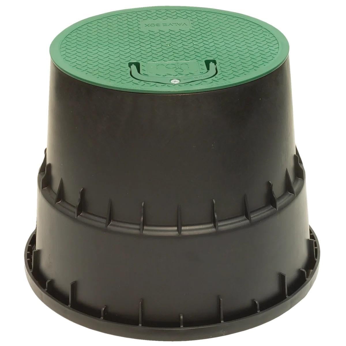 Pozzetto Circolare Con Coperchio Costruito Con Materiale Plastico Resistente Agli Urti, Colore Nero E Coperchio Verde. Studiato Per Uso Residenziale, Adatto Per Alloggio Elettrovalvole, Idranti E Valvole Di Scarico.
