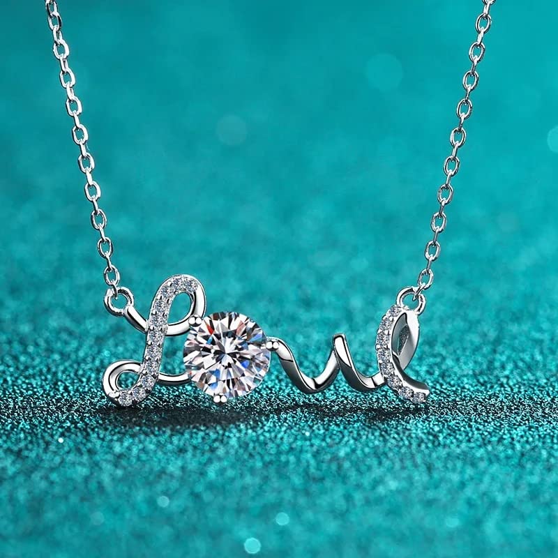 Collier moissanite 1 carat en argent idéal pour briller lors d'un mariage élégant