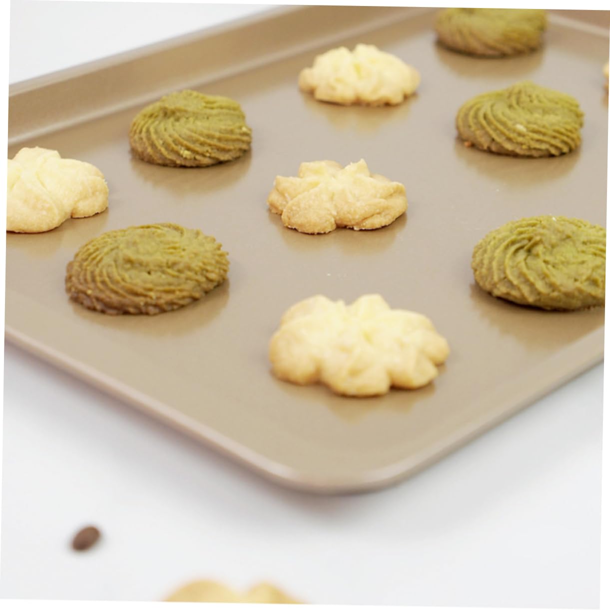 OFFSCH Nonstick Carbon Steel Baking Pan Rectangular Bakeware for Cakes Cookies and Desserts Sturdy Design for Release and Cleanup