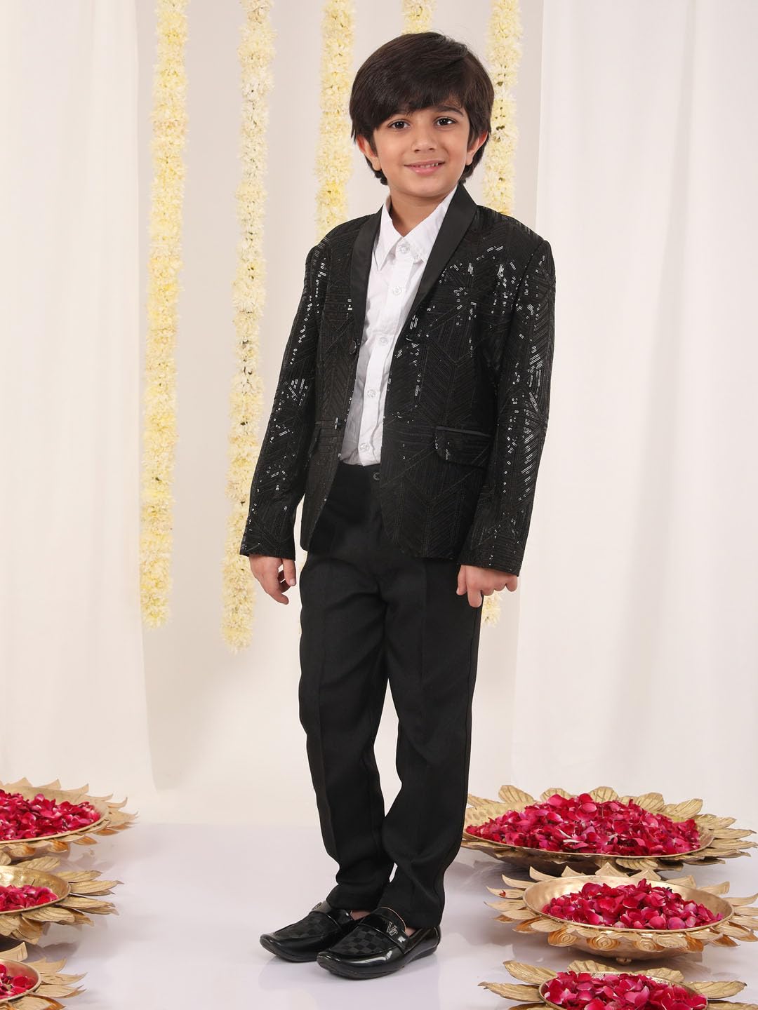 VASTRAMAY Boys' Black Blazer | Slim fit Blazer in Velvet Fabric, has a Shawl Collar, Long Sleeves, Single-Breasted with Button Closures_VASBCT018BL_26 3