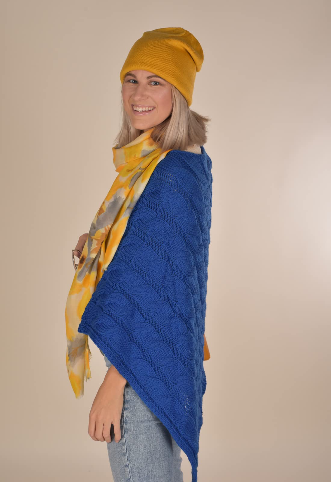 styleBREAKER Strick Poncho mit Zopfmuster, Rundhals Strickponcho, Grobstrick, Damen 08010040