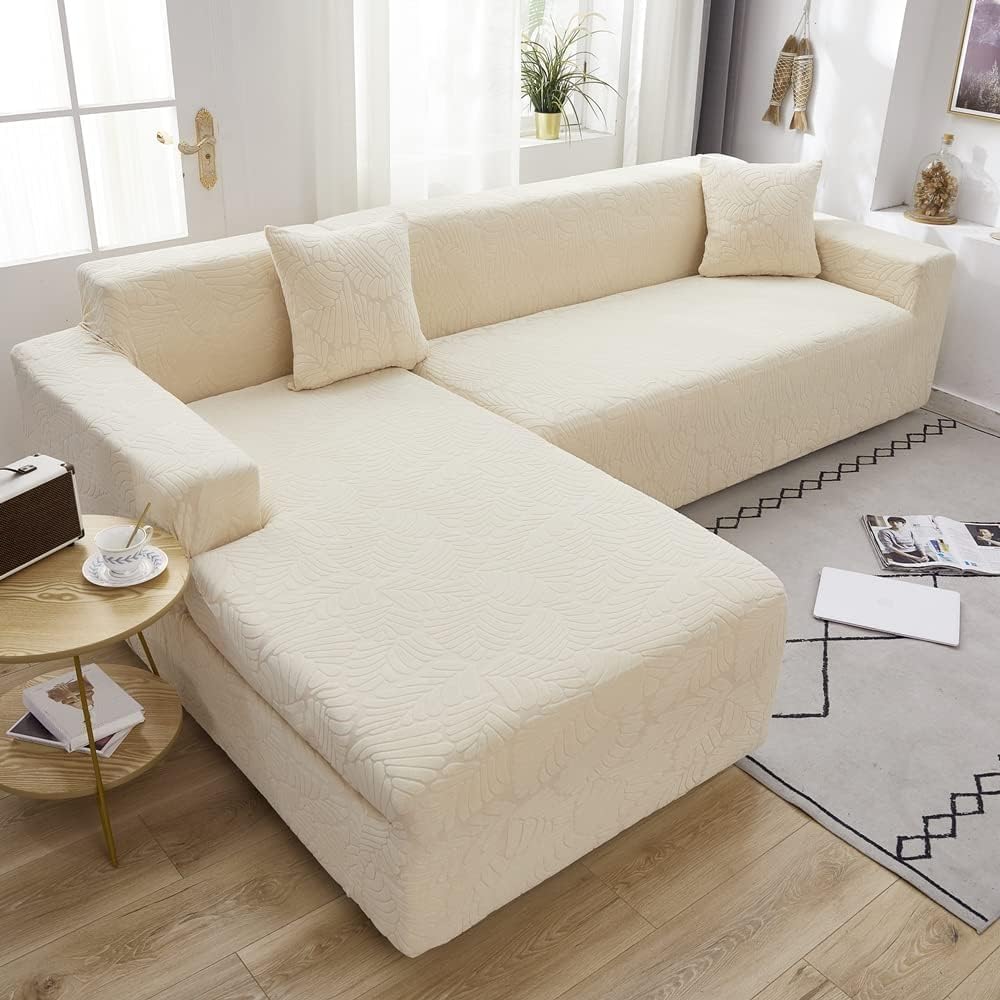 Couvre canapé extensible pour protéger un canapé d'angle beige 3 places