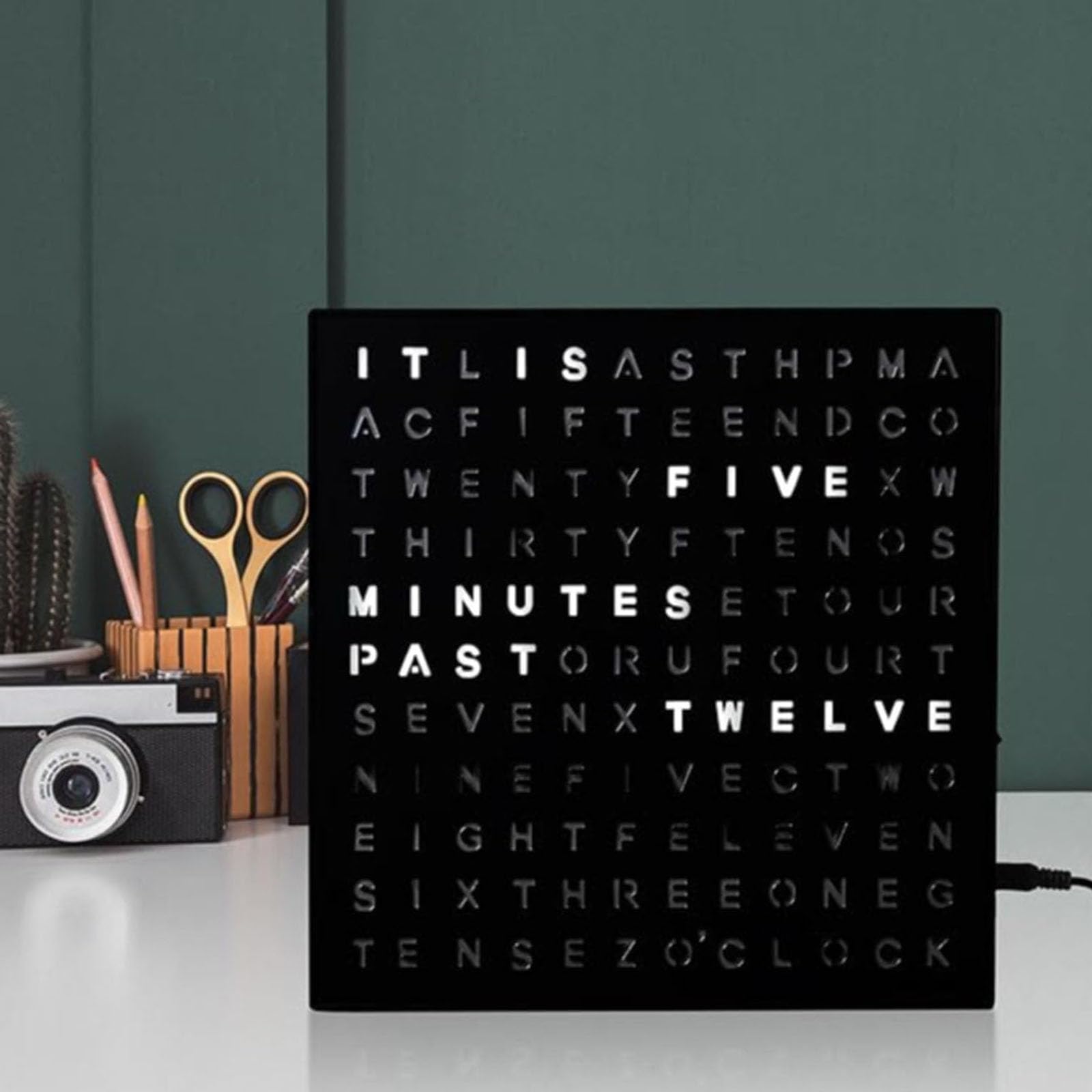 Elektroniczny zegar stołowy, elektroniczny zegar ścienny i stołowy, wyświetlanie czasu za pomocą jasnych słów, regulacja wielu trybów, do pracy nocnej lub słabej