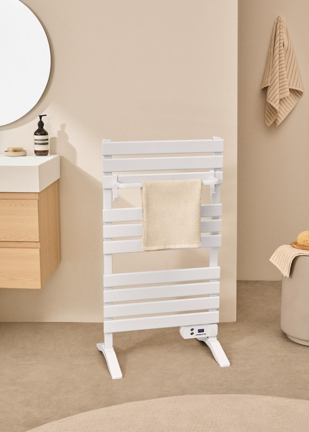 CREATE / Warm Towel 500 W/Portasciugamani Elettrico Bianco con Gambe con ripiano 1 asta/103 x 55 cm/per Pavimento o Parete, Timer, Schermo LCD, Basso consumo