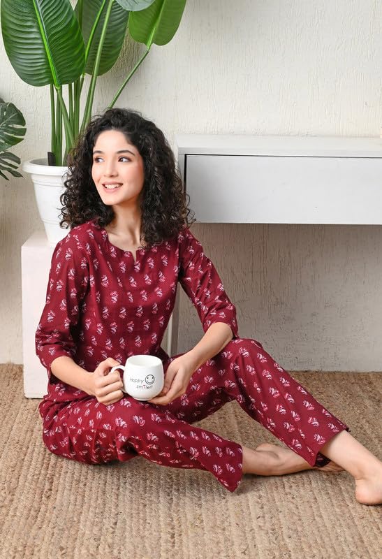 Image of Ichaa Women's Cotton Printed Round-Neck Night Suit Set with Pocket