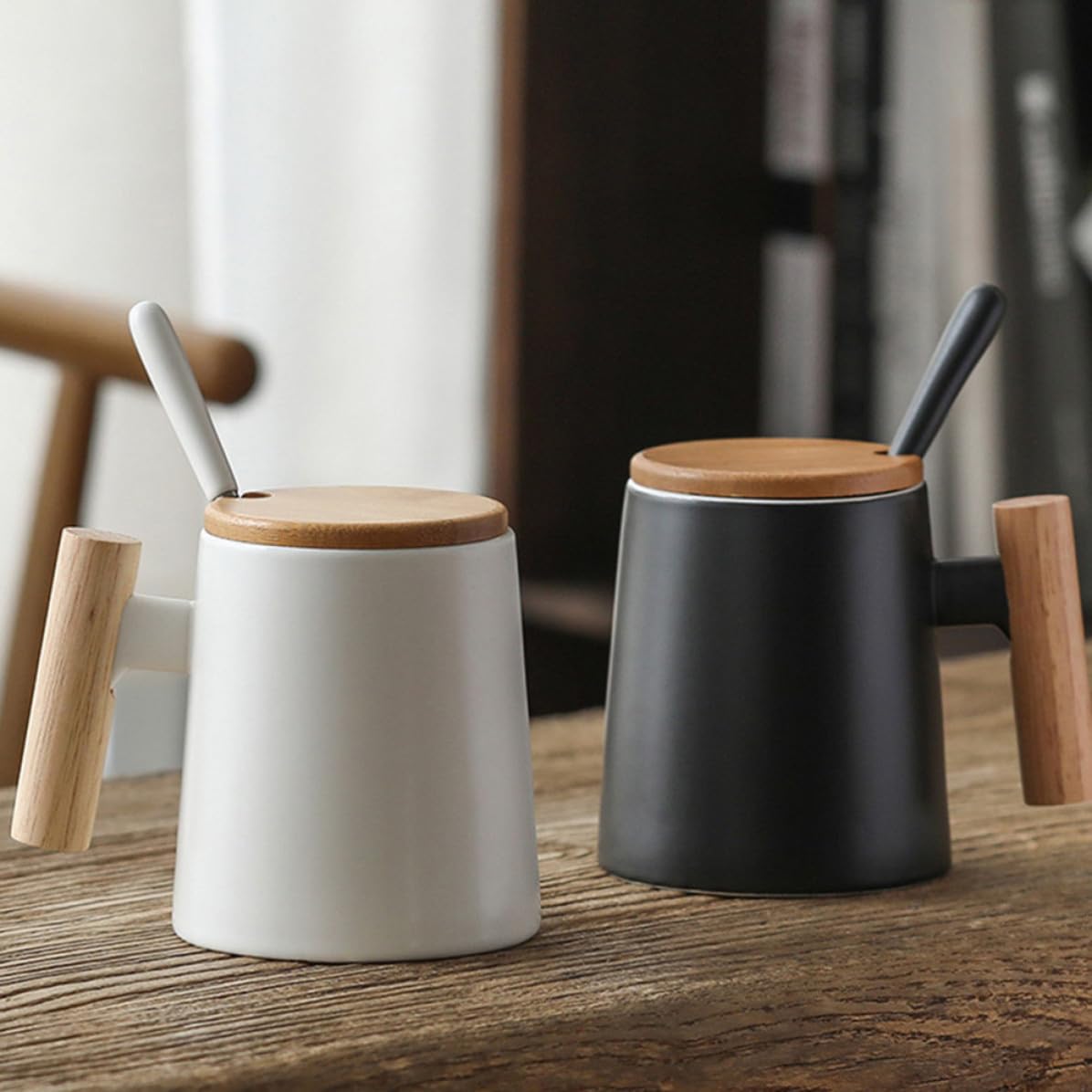 Set di 2 Tazze per Coppia in Materiale Ceramico con Coperchio in Legno e Cucchiaio, Design Creativo e Pratico per Colazione e Bevande Calde
