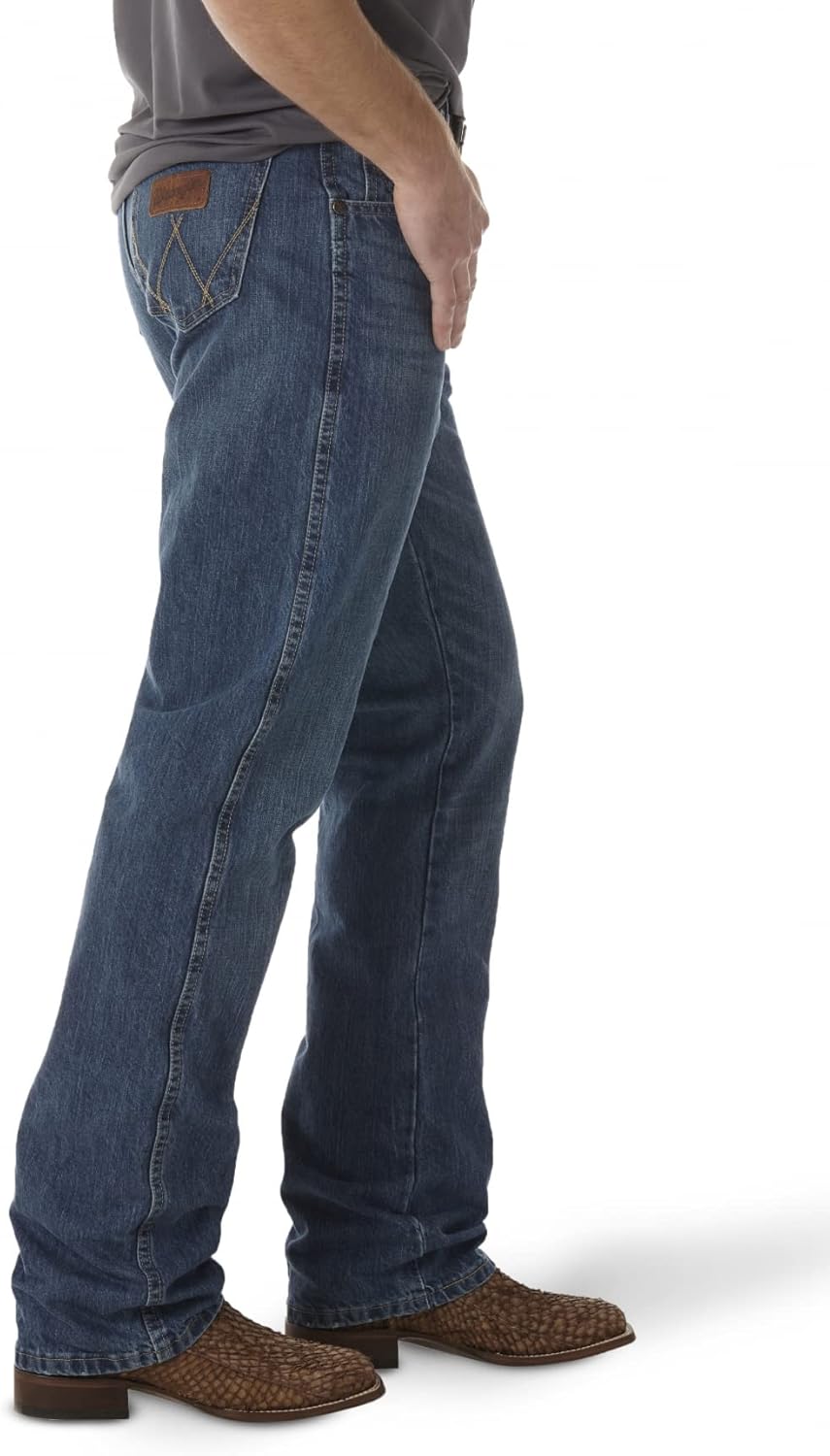 Wrangler WranglermensRetro Relaxed Fit Boot Cut Jean True Blue
