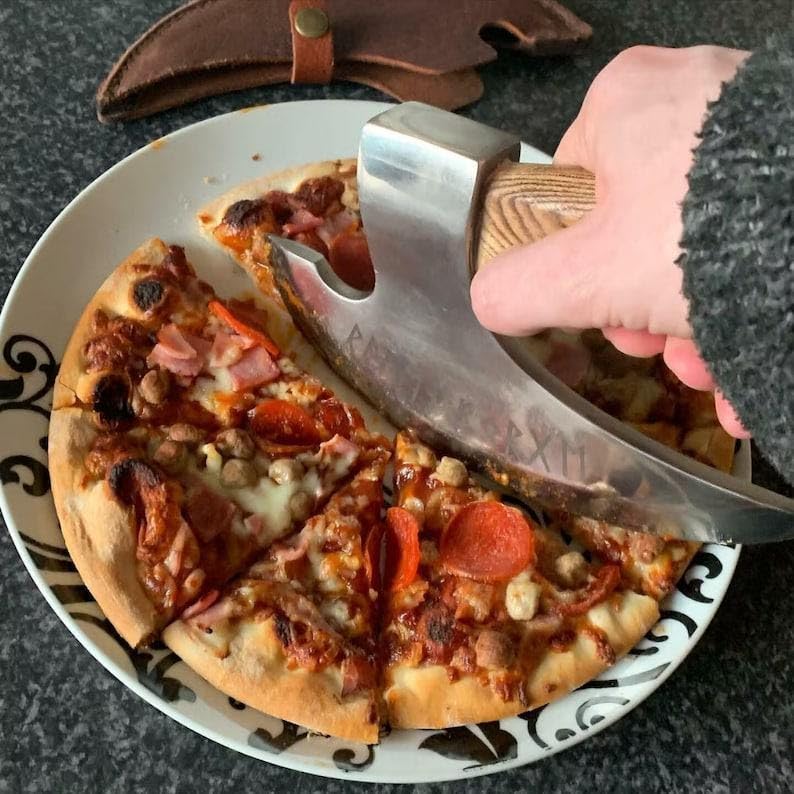 Viking Pizza Cutter Axe with Butcher Cleaver Design – Sharp Steel Blade, Wooden Handle & Leather Sheath – Ideal Gift & Kitchen Tool