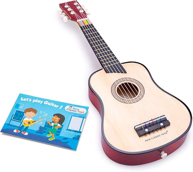 New Classic Toys 10304 Drewniana zabawka gitarowa dla małych dzieci 3 chłopców i dziewcząt prezenty dla niemowląt, instrumenty muzyczne dla dzieci w wieku trzech lat inkluzywny książka, czerwona,