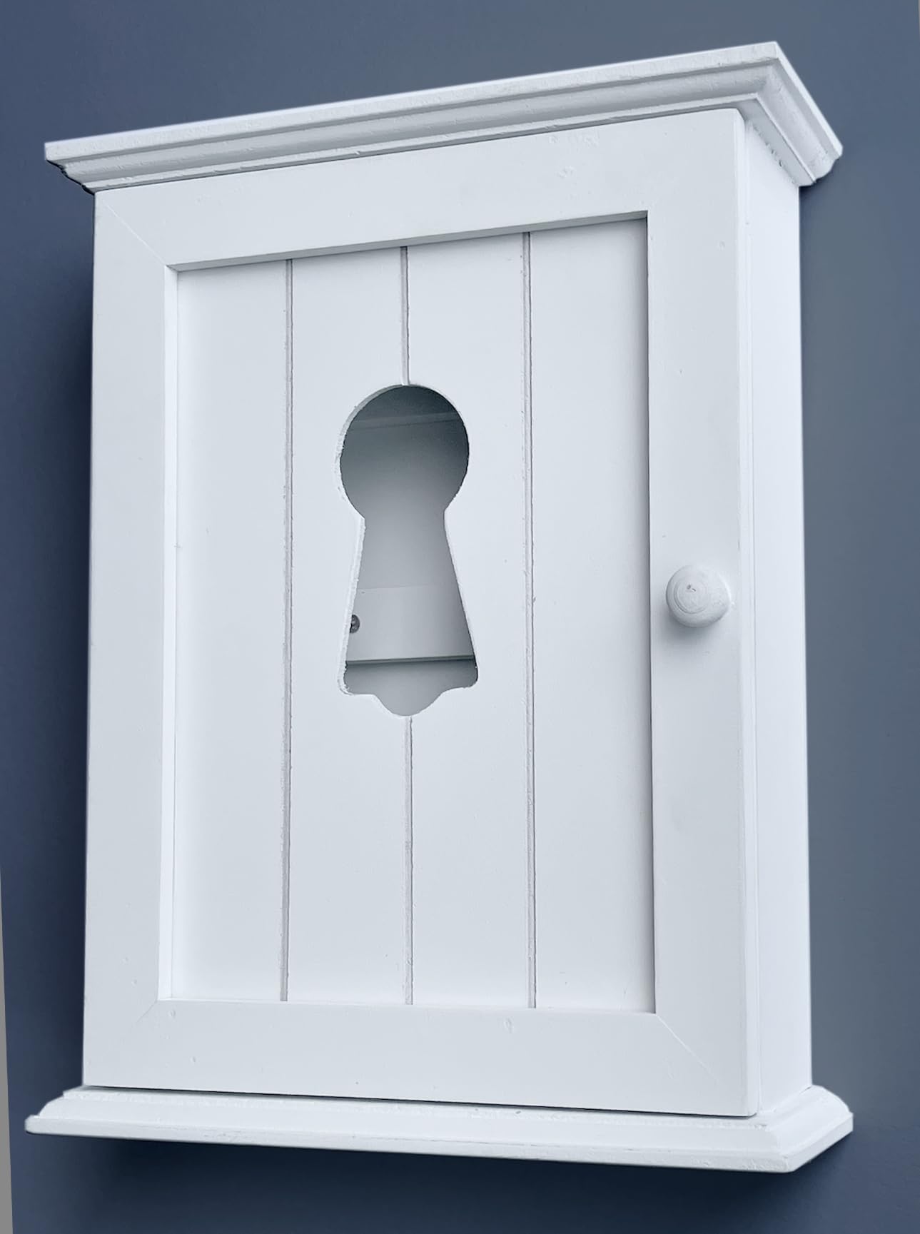 GreyZouq Wooden Key Cabinet Wall Mounted Cupboard. Keyhole shaped window design or elephant carving. Perfect Organiser for Keys. Magnetic Door Closure and Six Hooks (White) - Image 2