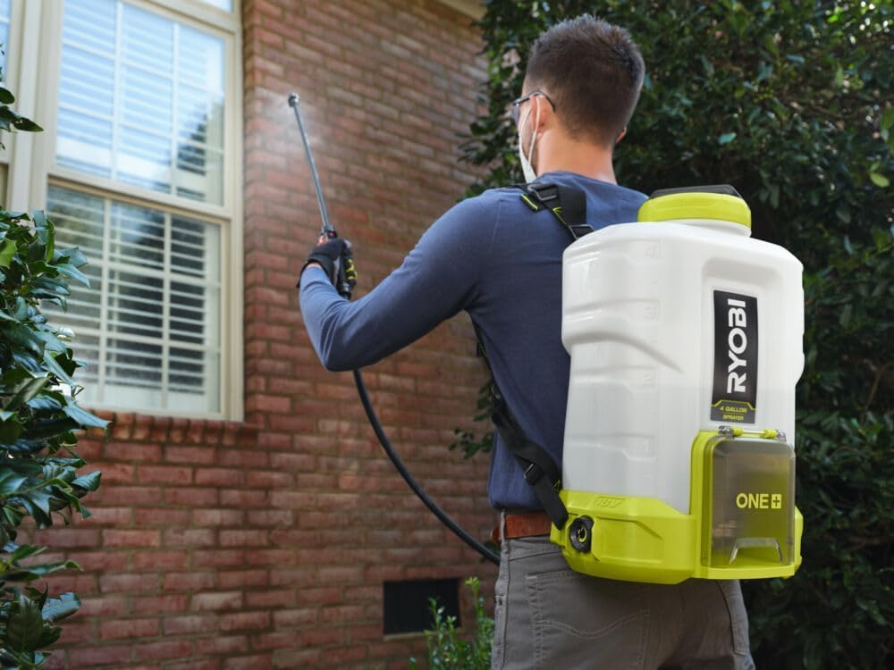 Ryobi Pompa Irroratrice Spalleggiata a Batteria 18V One+, Spruzzatore con Ampio Serbatoio da 15 L, Pressione max 6,2 bar e Portata max 1,8 l/min, Senza Batteria, RY18BPSB-0