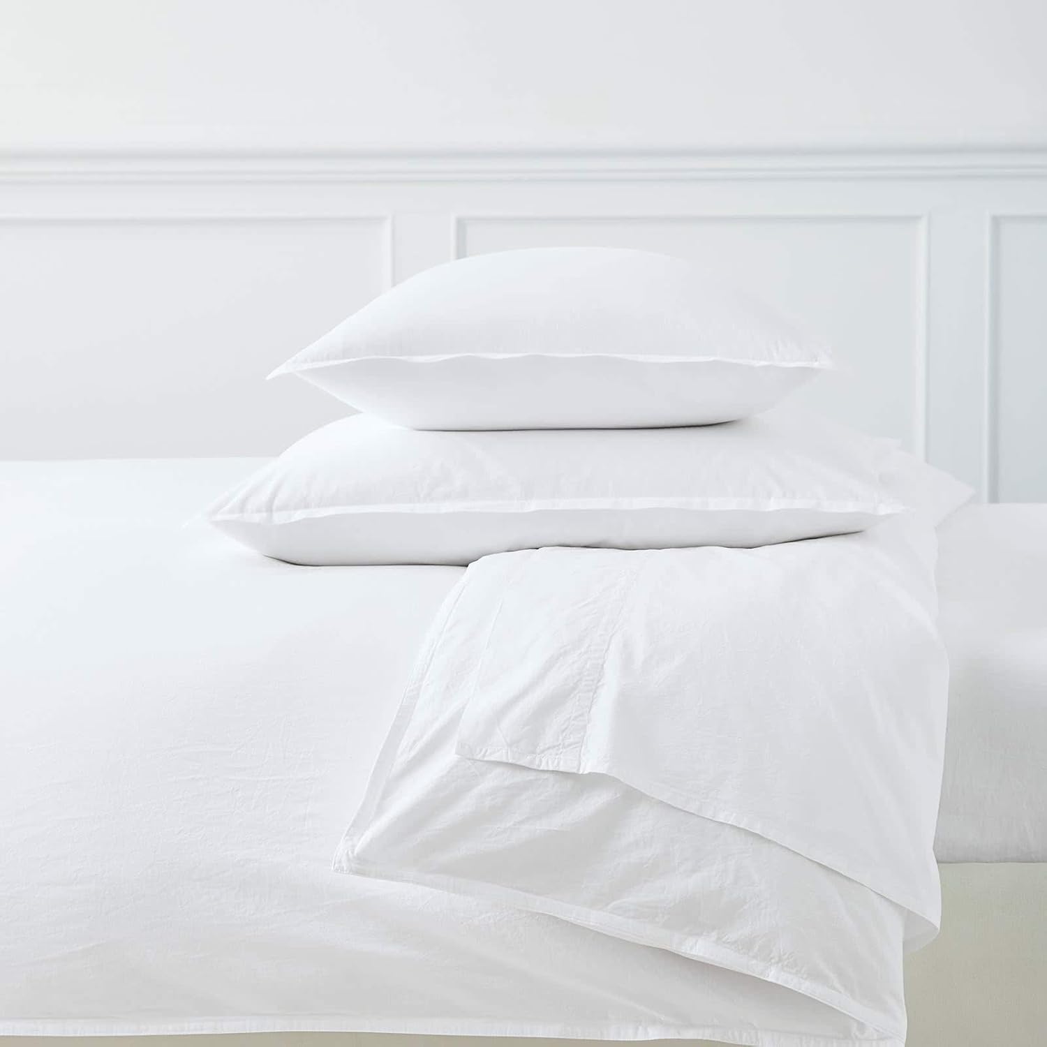 downluxe 2 Pack Queen Zippered Pillow Protectors - Premium Breathable Super Soft Pillow Covers 20" x 28"