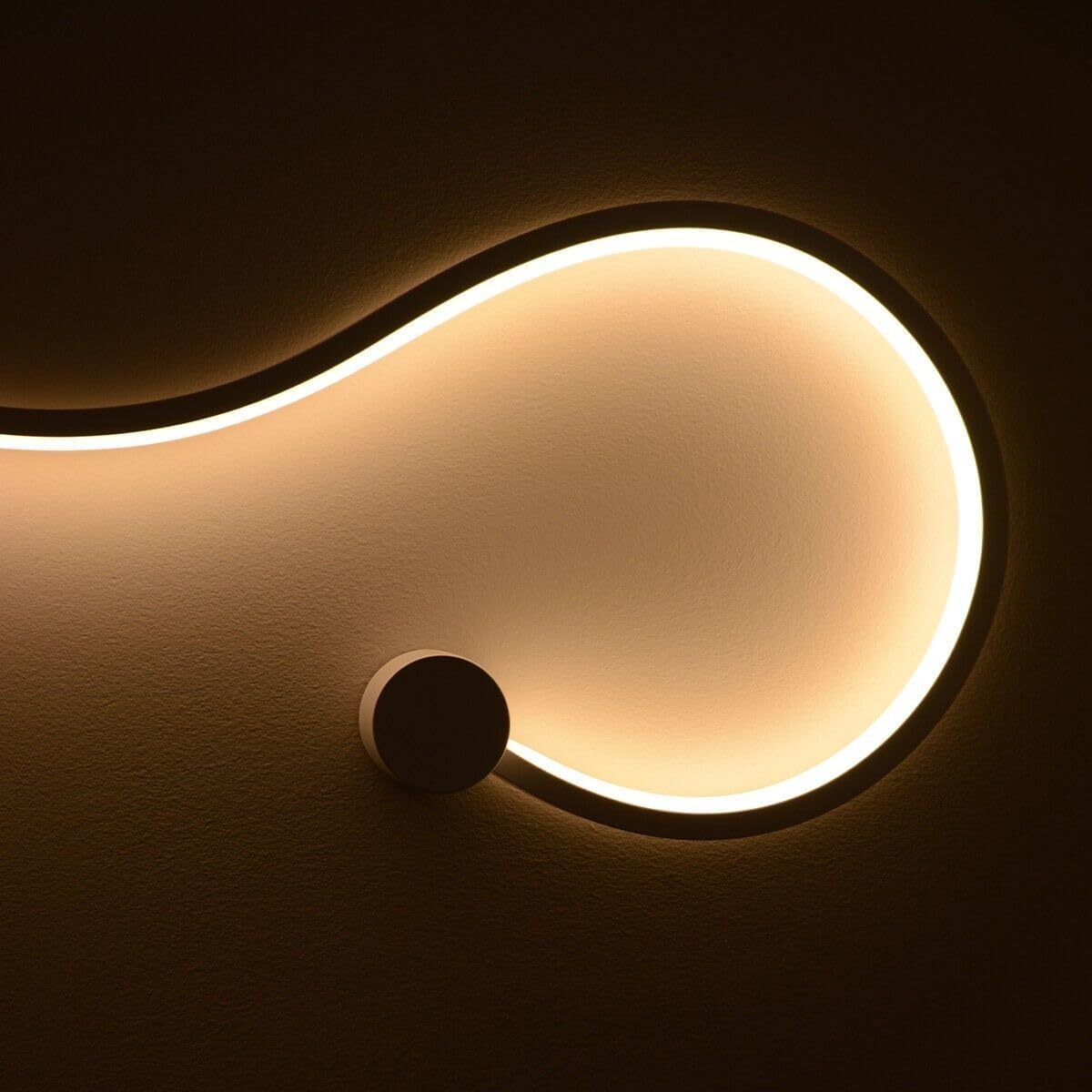 Applique da Parete Interno, Applique LED 28W Design Moderno, Forma Sanke Curvo, LED CCT 3 STEP Regolazione della Luce da 3000K a 6500K, Ideale per Camera da Letto, Salone, Studio, Ufficio, B&B, Hotel