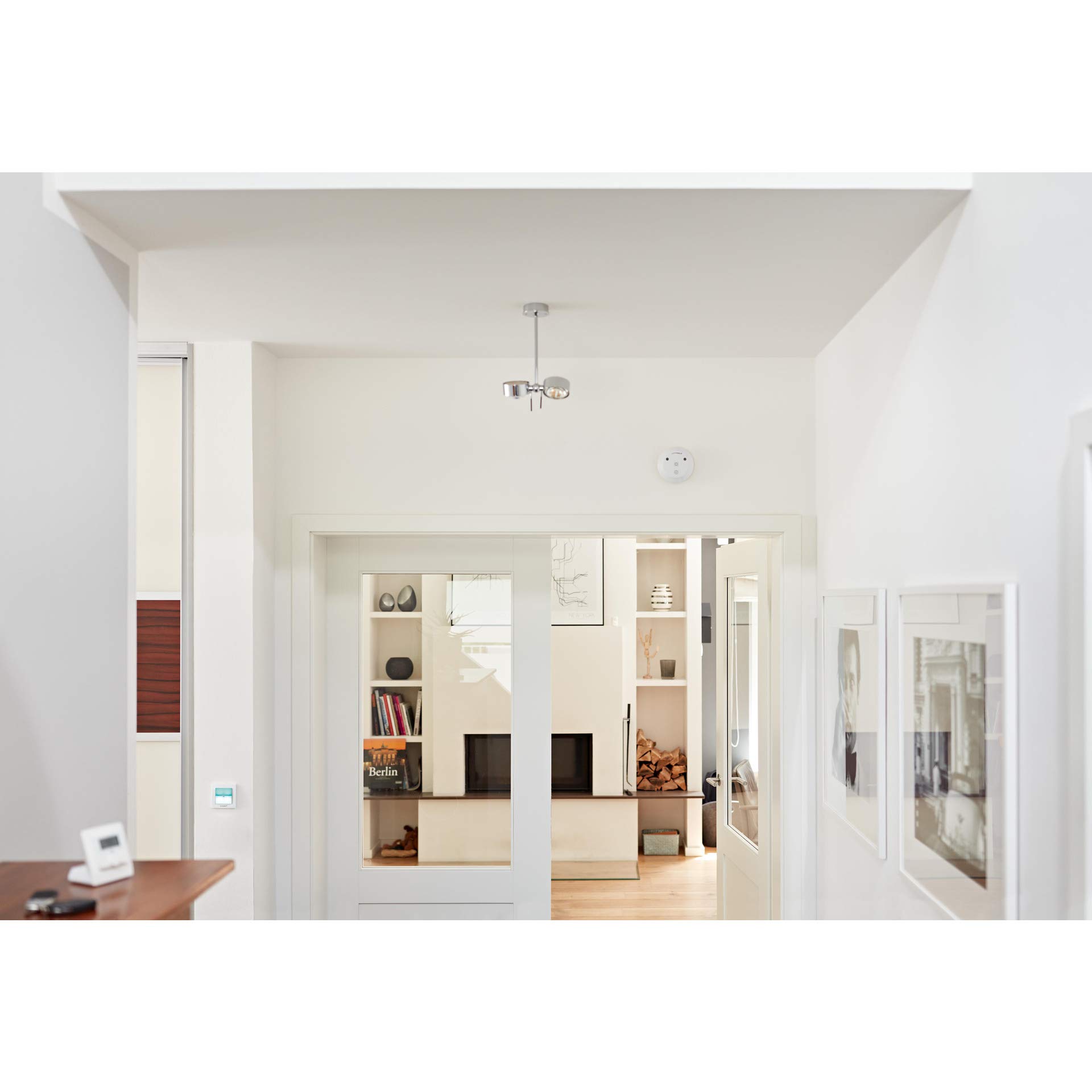 Homematic IP Smart Home 152020A0 - Actuador de conmutación para interruptor de marca, con luz de señal, dos botones iluminados, controla dispositivos y luces a través de la aplicación, Alexa y Google