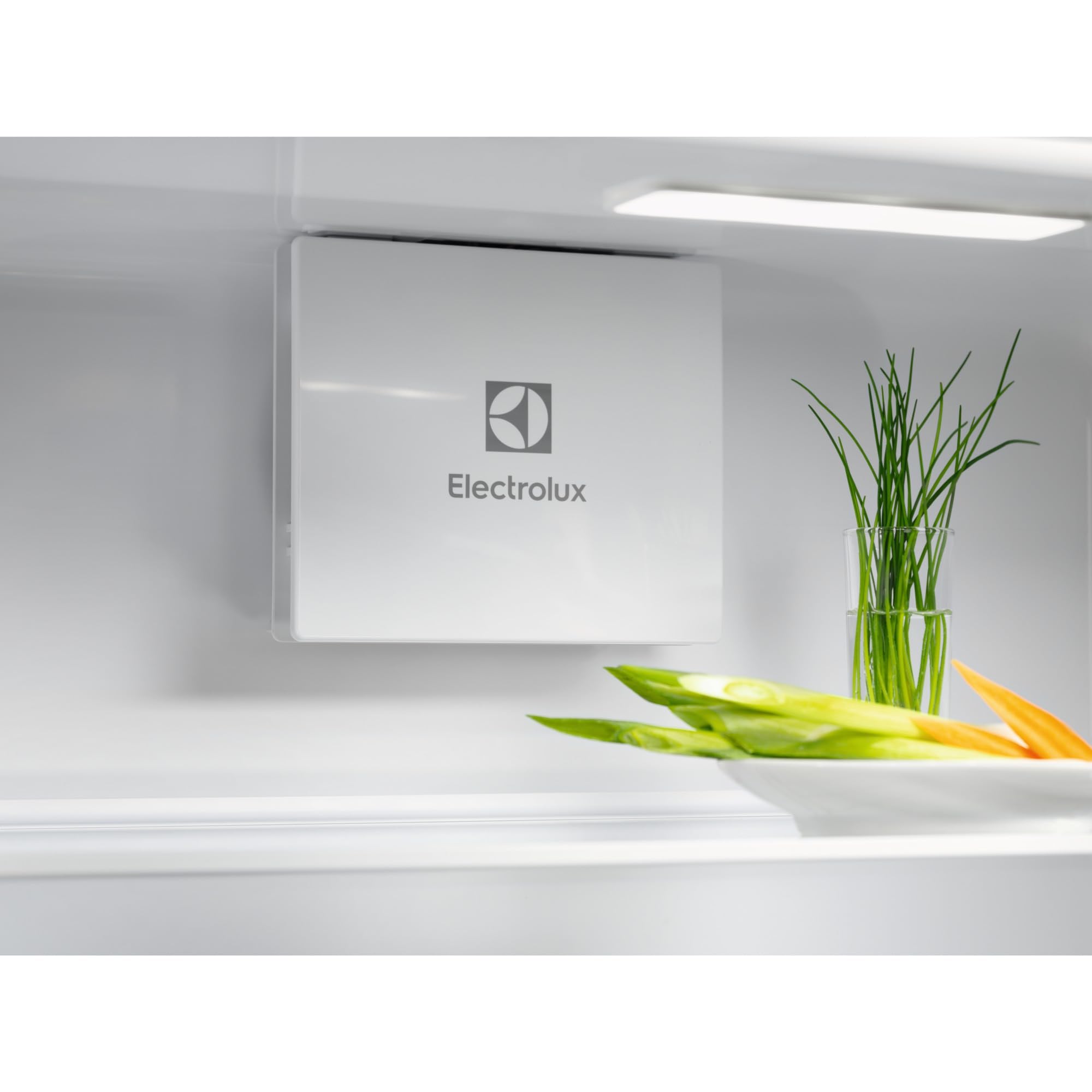 Electrolux Frigocongelatore Combinato ENG7TE18S, 177,2 Cm, 256 L, Tecnologia TwinTech Total No Frost, GreenZone 700, Frigocongelatore da Incasso, 1780x560x550 mm, Controlli Touch Control, Bianco