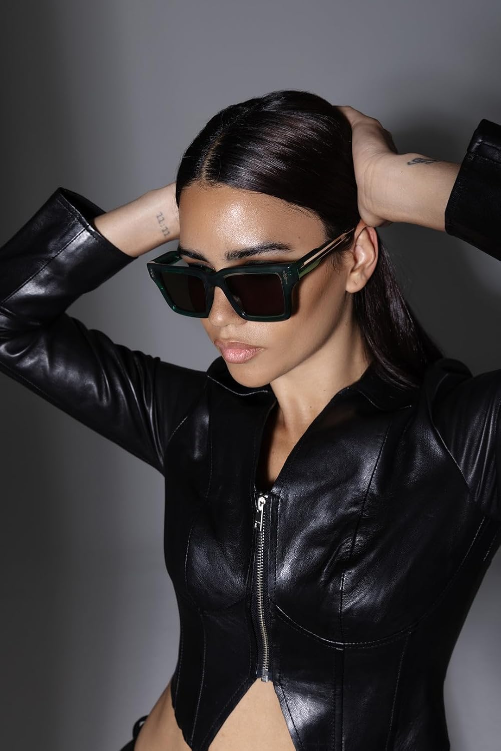 SAINT OWEN Óculos de sol Lucid – Armação retangular grande com acetato italiano, Esmeralda em promoção! Veja a oferta e mais achadinhos de Óculos de sol 5 Hoje é o melhor dia para comprar SAINT OWEN Óculos de sol Lucid – Armação retangular grande com acetato italiano, Esmeralda com aquele preço maroto! Promoção! Aproveite a oferta! 5