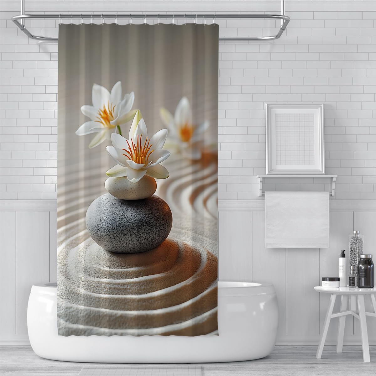 Białe zasłony prysznicowe z motywem lotosu, szer. 180 x dł. 220 cm, Zen Spa wzór piaskowy, odporny na pleśń, poliester, szybkoschnący, można prać w pralce, z haczykiem