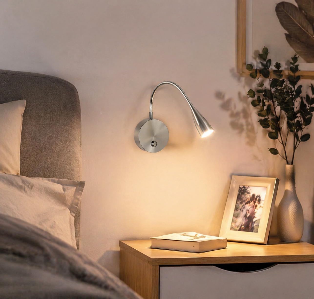 Generico Lampada LED Flessibile con Touch 1,2W, Braccio Orientabile 30 cm, Luce da Lettura per Comodino e Scrivania, Base 90 mm, Alluminio Opaco, IP20, Prodotta in Germania