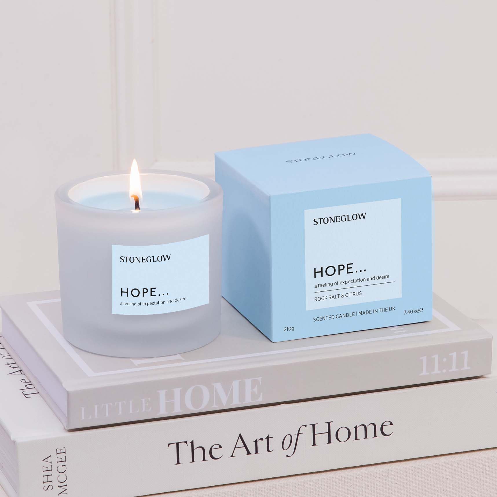 Stoneglow Affirmations – Hoffnung – Steinsalz und Zitrusfrüchte – Duftkerze im Tumbler (79 x 89 mm), Kokosnuss- und Rapswachsmischung, blaue Kerze, 40 Stunden, Bergamotte, Patchouli, Lavendel