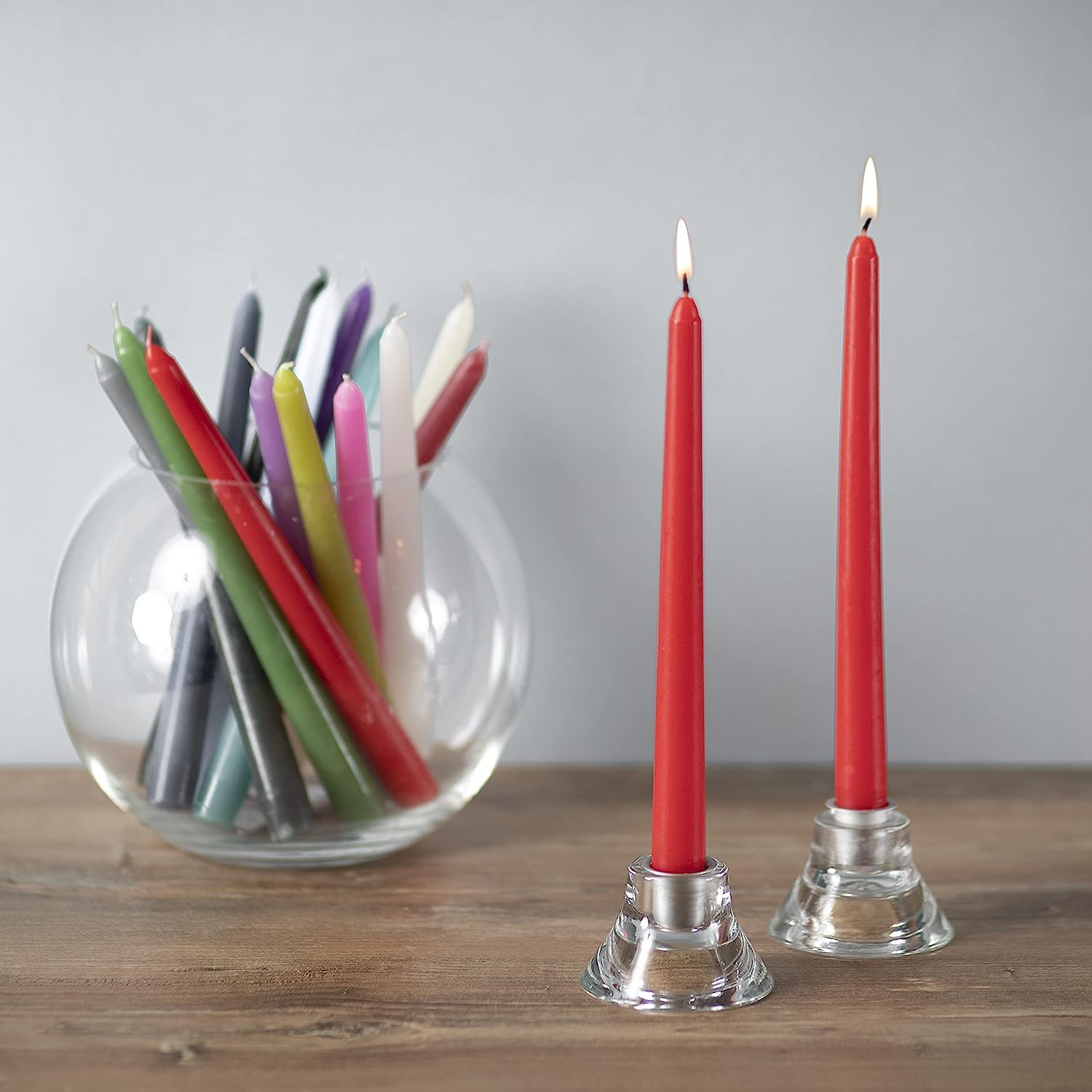 AuraDecor Spitzkerzen-Set || Tafelkerzen || Feierkerzen || 25,4 cm Kerzen || Tropffrei || Rauchlose Kerze || Brenndauer 8 Stunden (12 Stück, Rot)