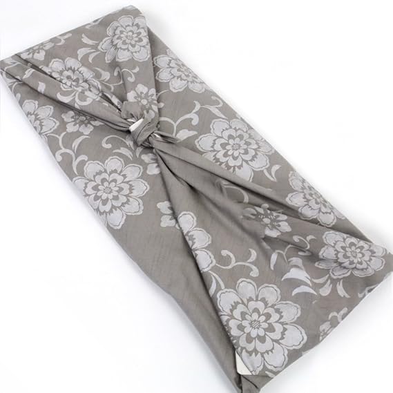 Amazon Co Jp むす美 きもの包み風呂敷 花唐草 グレー 箱入り 大判 150cm ホーム キッチン