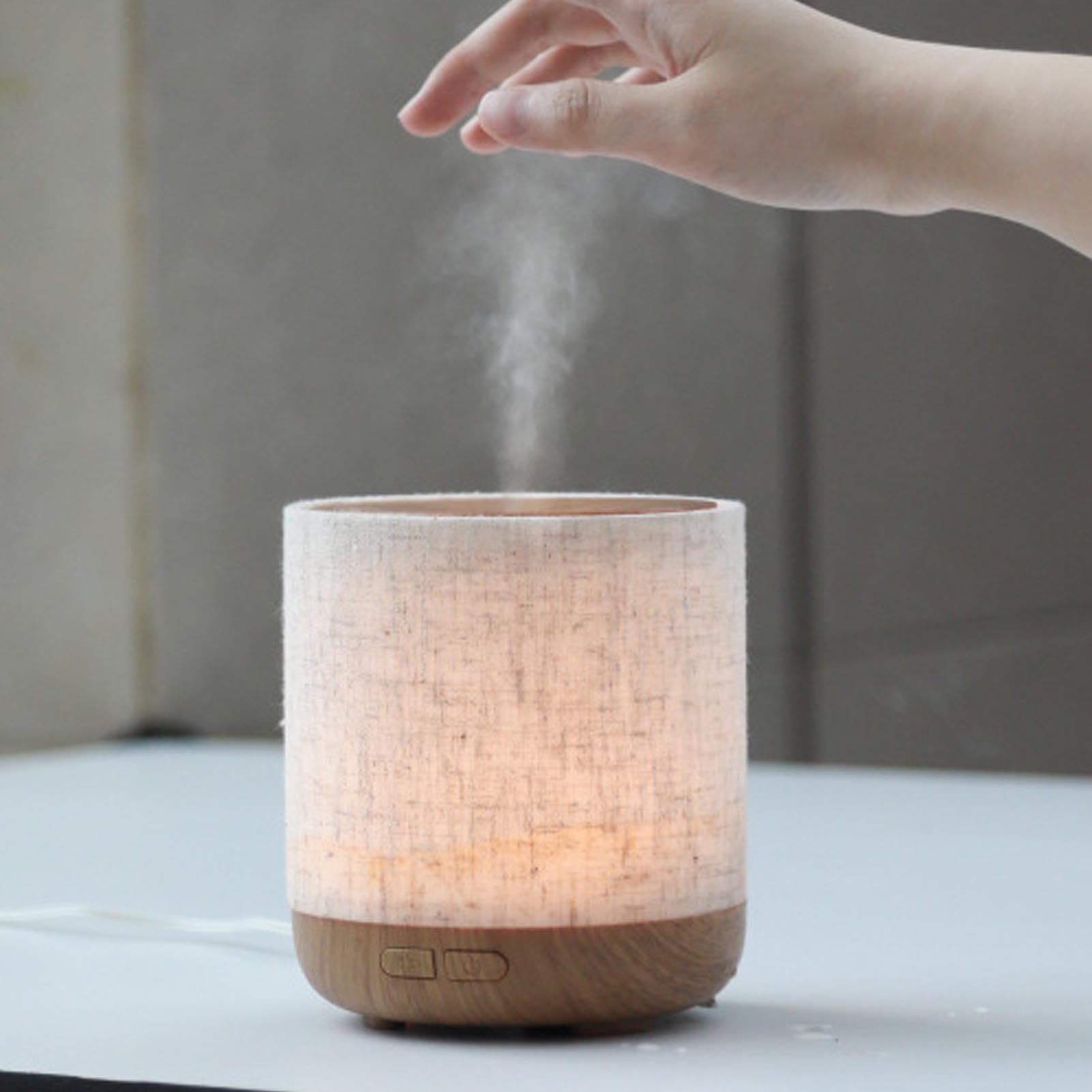 Generic Difusor de Aceites Esenciales Difusor de Aromaterapia USB con Luz Nocturna Funcionamiento Silencioso para el Hogar, la Oficina y el Baño Capacidad de 200 Ml