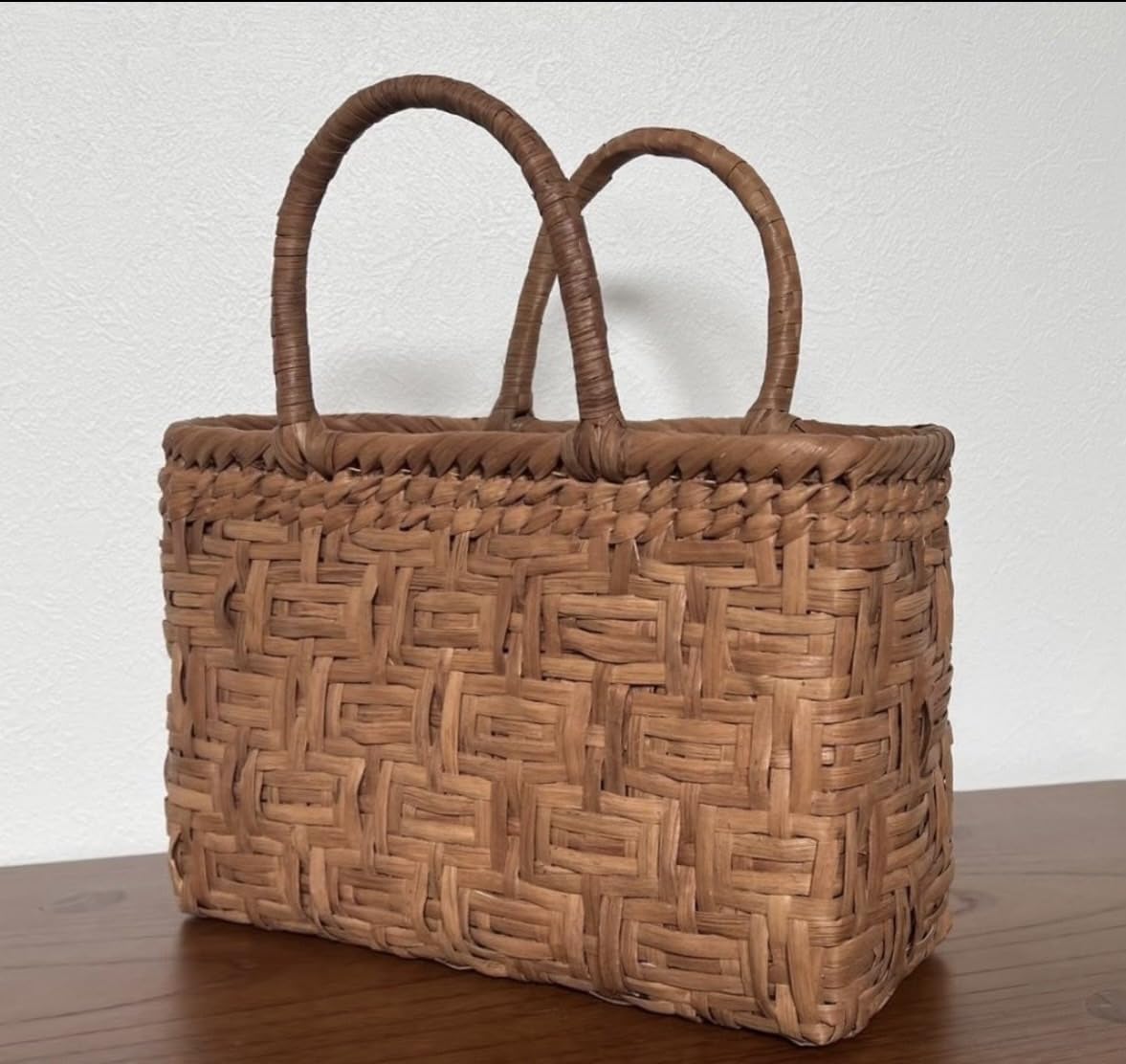 新入荷 未使用品　長野産　サイズM 職人手編み　網代編み　山葡萄籠バッグ 新入荷 新品 長野産 サイズM 職人手編み 連続網代編み 山葡萄籠バッグ