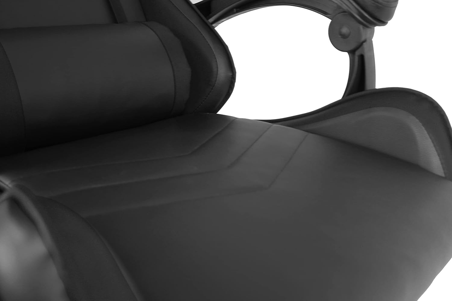 Close-up da cadeira, com fundo branco, sem distrações. Close-up da cadeira, com fundo branco, sem distrações.