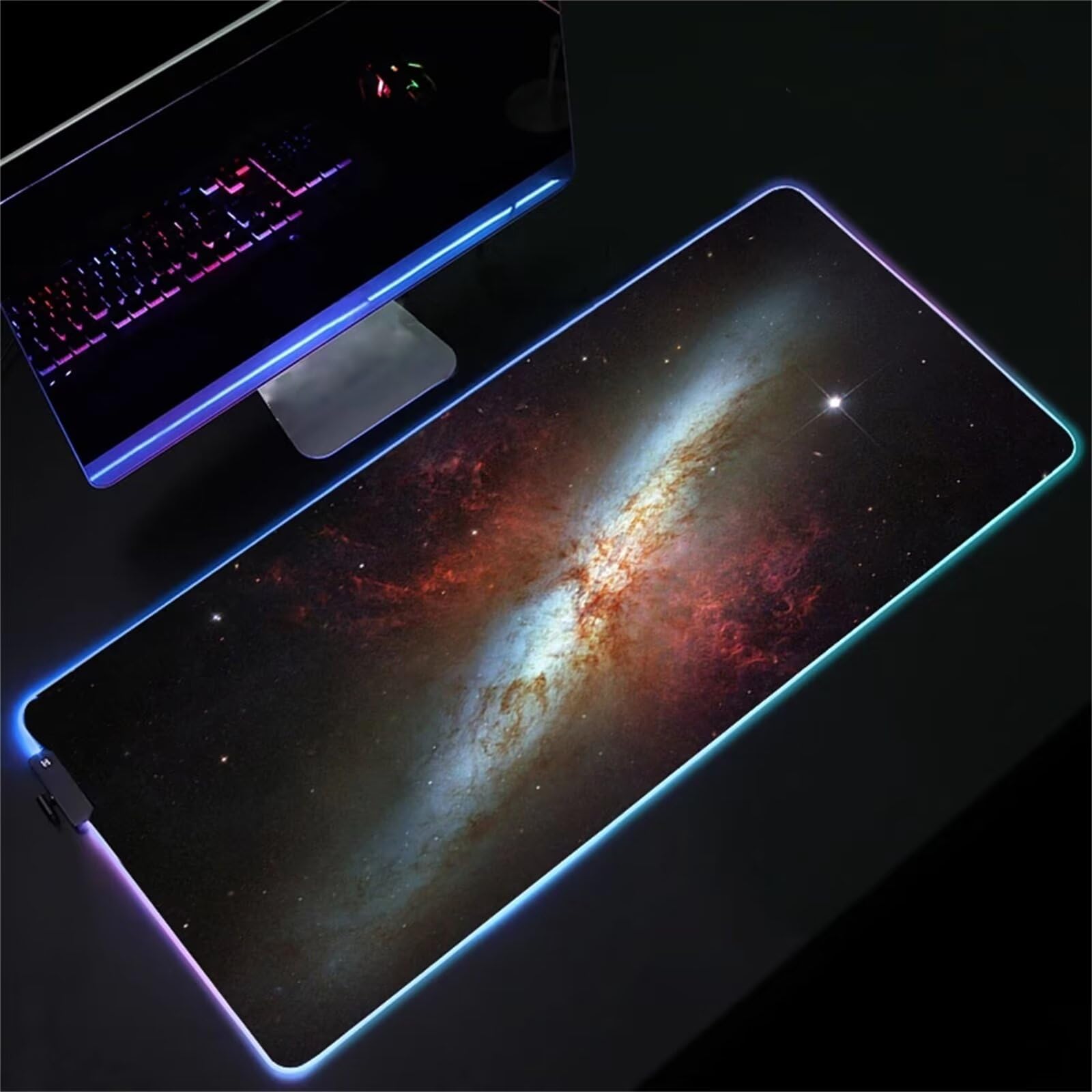 Tapis de Souris RGB Nébuleuse Rouge XXL Grand 900x400x4mm 7 Couleurs 14 Modes D'éclairage Tapis de Souris de Jeu LED avec Base en Caoutchouc Antidérapant pour Clavier PC