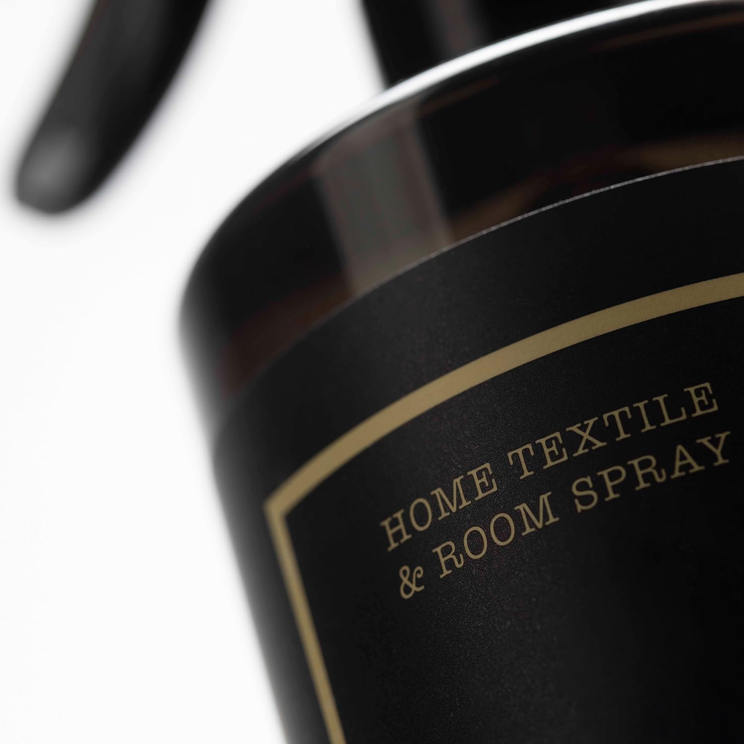 CERERÍA MOLLA 1899 | Spray Textil Hogar Amber & Sandalwood | para Prendas, Almohadas y Otros Textiles del Hogar | Ambienta Sin Dejar Manchas | Pulverizador en Pistola Manual | 500ml