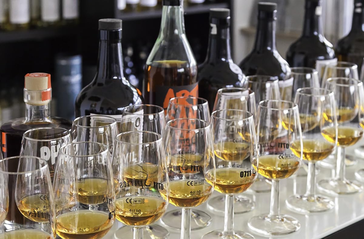 JOCHEN SCHWEIZER Geschenkgutschein: Rum Tasting Hamburg (7 Premium Sorten)