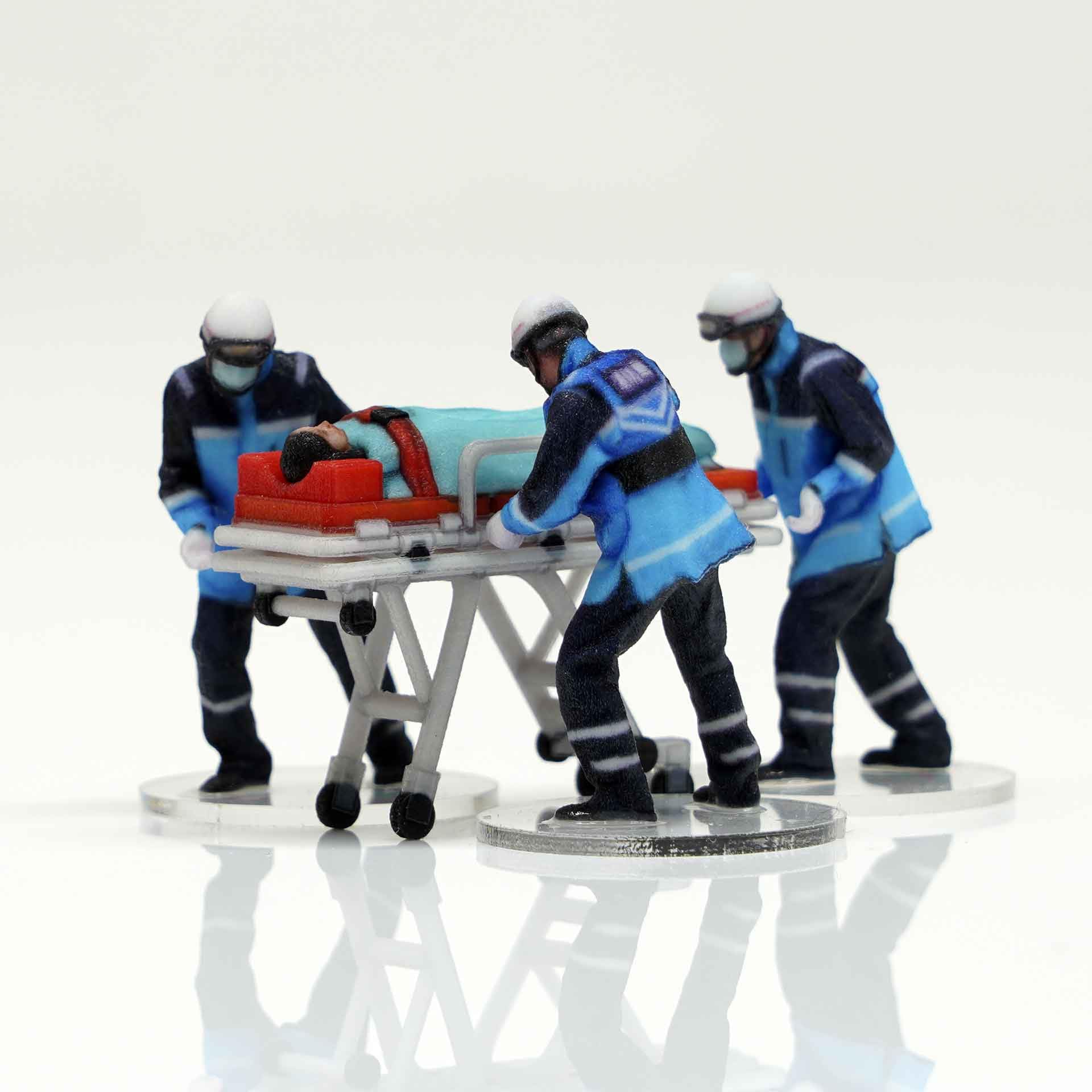 ポケポケ救急隊様☆専用 Amazon.co.jp: figreal 1/64 救急隊員004 3体+患者付ストレッチャー
