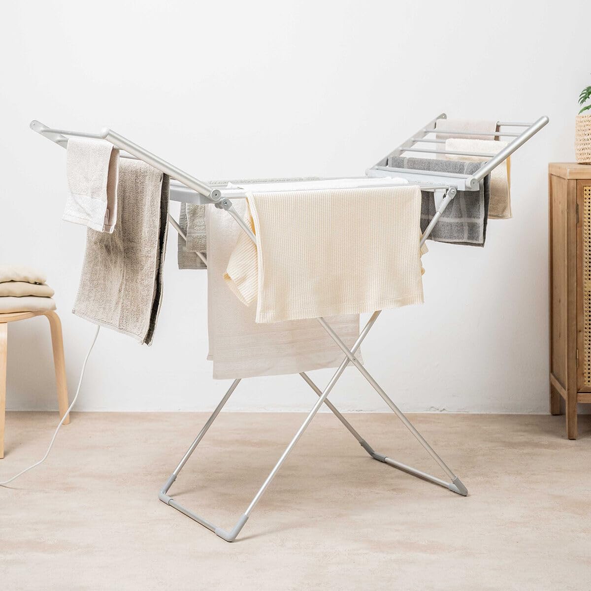 InnovaGoods Stendibiancheria pieghevole elettrico, stendibiancheria con ali pieghevoli laterali, stendibiancheria pieghevole 20 barre, touch screen, asciugatura rapida, temperatura regolabile 35-60°C